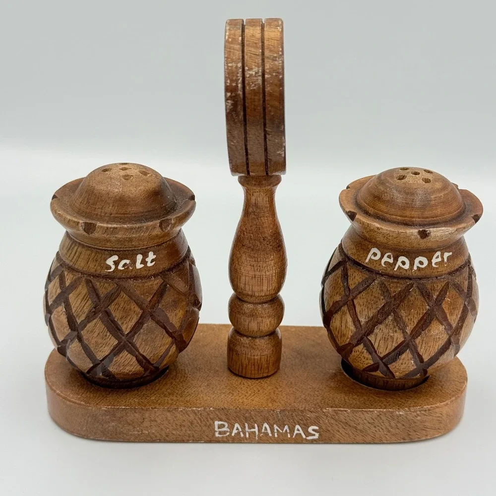 Vtg Bahamas Pineapples Hand Carved Wood Salt & Pepper‎ Shaker Set With Stand
